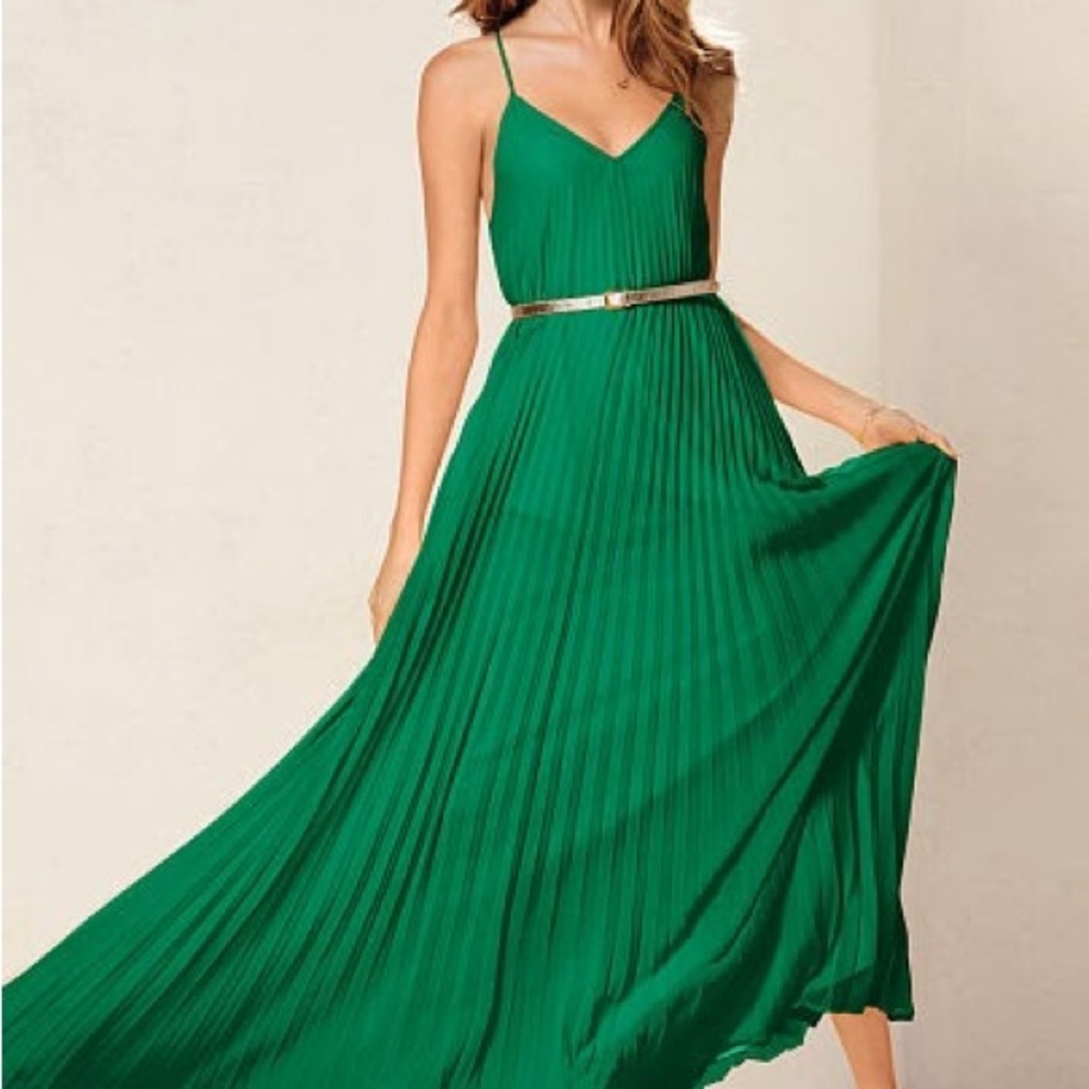NWOT Bar III Emerald Green Pleated Maxi Dress